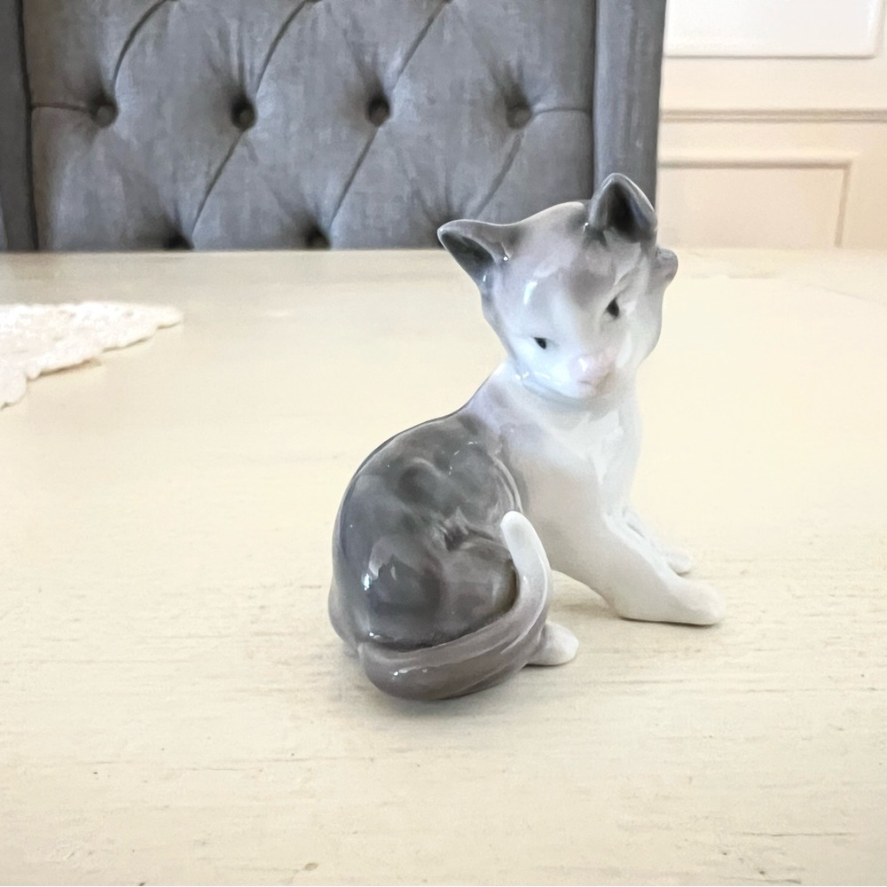 Lladro Gray and White Kitten Figurine